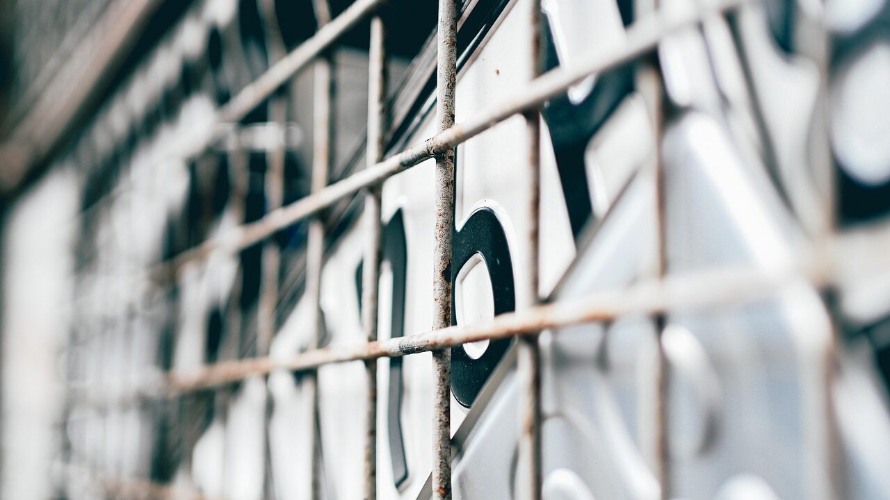 Backplate aluminium : avantages, usages et critères pour bien le choisir